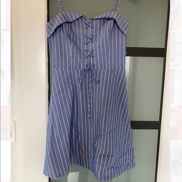 Cute sailers dress - Picture 2 of 7